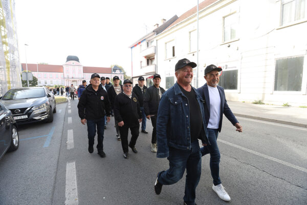 FOTO Pogledajte prizore svečanog mimohoda u povodu 35. obljetnice ustroja 127. brigade HV-a 49 mimohod 127 214