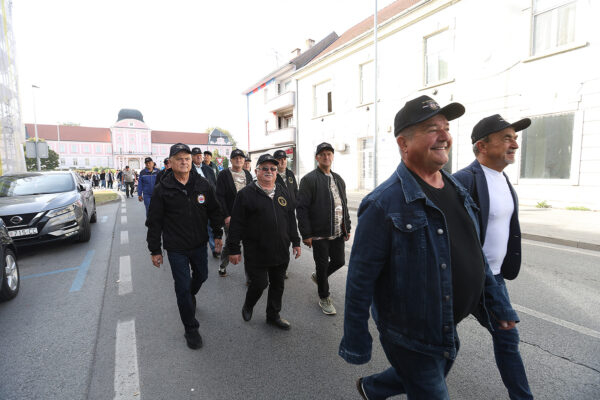 FOTO Pogledajte prizore svečanog mimohoda u povodu 35. obljetnice ustroja 127. brigade HV-a 50 mimohod 127 217