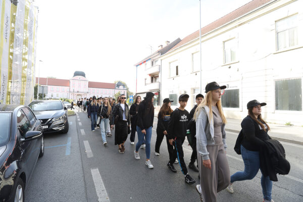 FOTO Pogledajte prizore svečanog mimohoda u povodu 35. obljetnice ustroja 127. brigade HV-a 60 mimohod 127 243