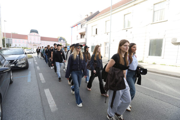 FOTO Pogledajte prizore svečanog mimohoda u povodu 35. obljetnice ustroja 127. brigade HV-a 62 mimohod 127 250