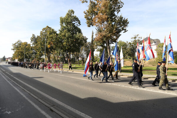 FOTO Pogledajte prizore svečanog mimohoda u povodu 35. obljetnice ustroja 127. brigade HV-a 14 mimohod 127 97 1