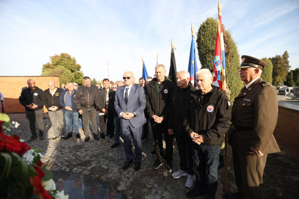 Fotogalerija: Virovitica obilježava 35. obljetnicu ustroja 127. brigade Hrvatske vojske 24 vijenci 127 106