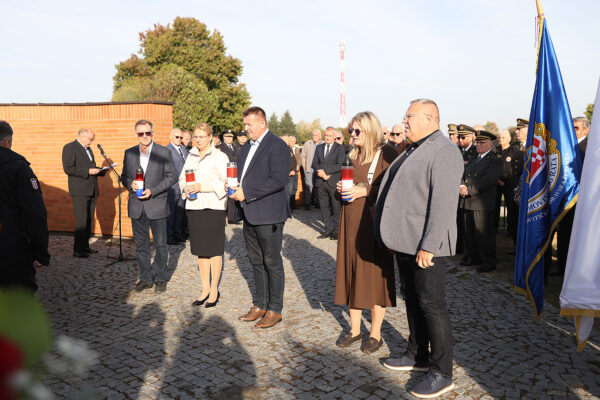 Fotogalerija: Virovitica obilježava 35. obljetnicu ustroja 127. brigade Hrvatske vojske 25 vijenci 127 124