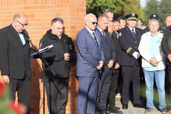 Fotogalerija: Virovitica obilježava 35. obljetnicu ustroja 127. brigade Hrvatske vojske 4 vijenci 127 17