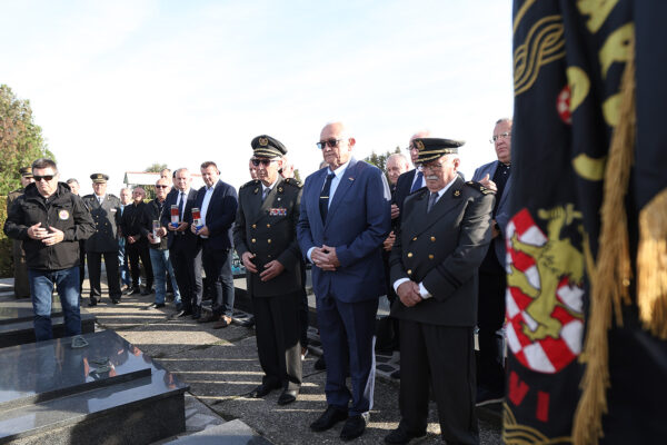 Fotogalerija: Virovitica obilježava 35. obljetnicu ustroja 127. brigade Hrvatske vojske 30 vijenci 127 175