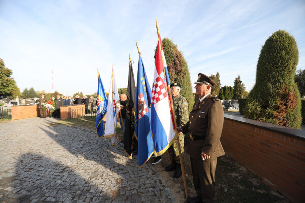 Fotogalerija: Virovitica obilježava 35. obljetnicu ustroja 127. brigade Hrvatske vojske 9 vijenci 127 33